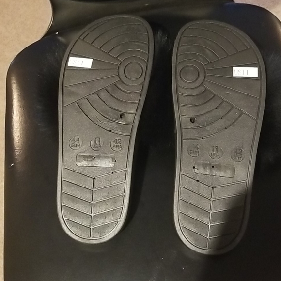 Fur Slippers - Picture 2 of 3